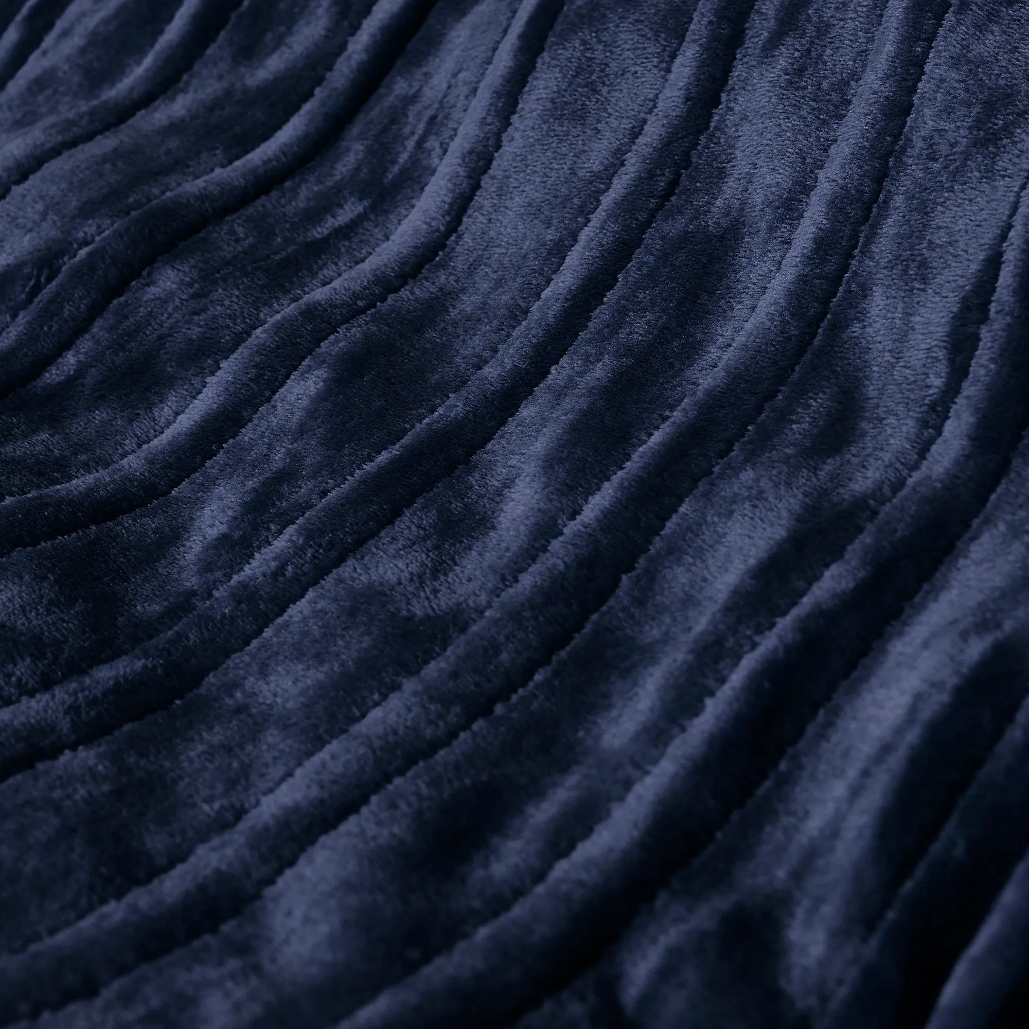 Chunky Embossed Fleece Heated Throw Midnight Blue